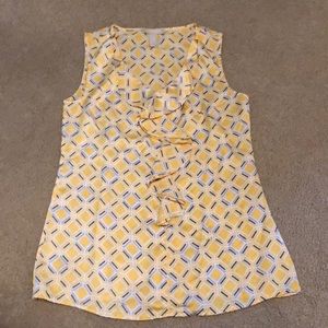 Cute ruffle sleeveless shirt